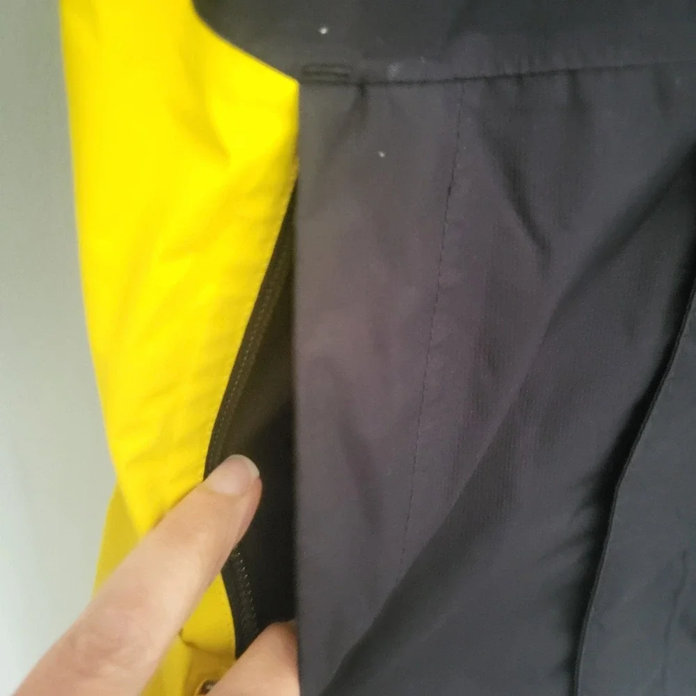The North Face Boys XS 6 DryVent rain jacket grey, black yellow Full Zip Hooded